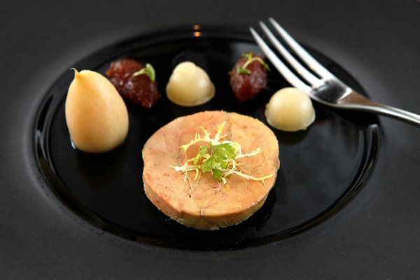 Foie gras entier mi-cuit : le délice à savourer chez soi